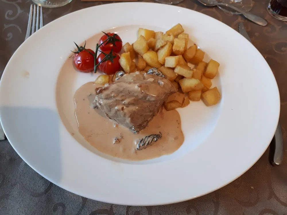 Veau Pomme de Terre Sauce Morilles
